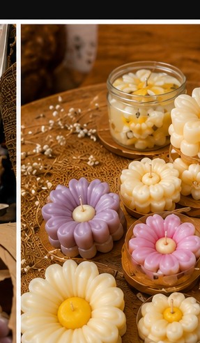 Velas em formato de flor lilás, branca e rosa